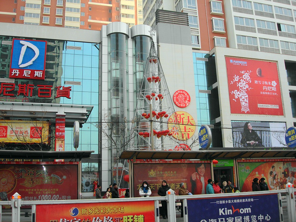 丹尼斯百貨增加室外觀光電梯設(shè)計(jì)與施工